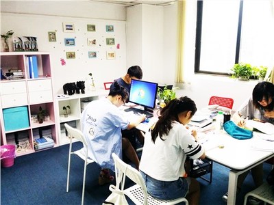 武汉如何申请美国高中留学｜美国高中留学指南与武教国际服务详解